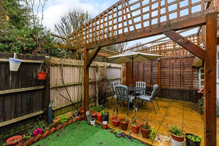 2 Bedroom Detached House For Sale In Robb Road, Stanmore, HA7