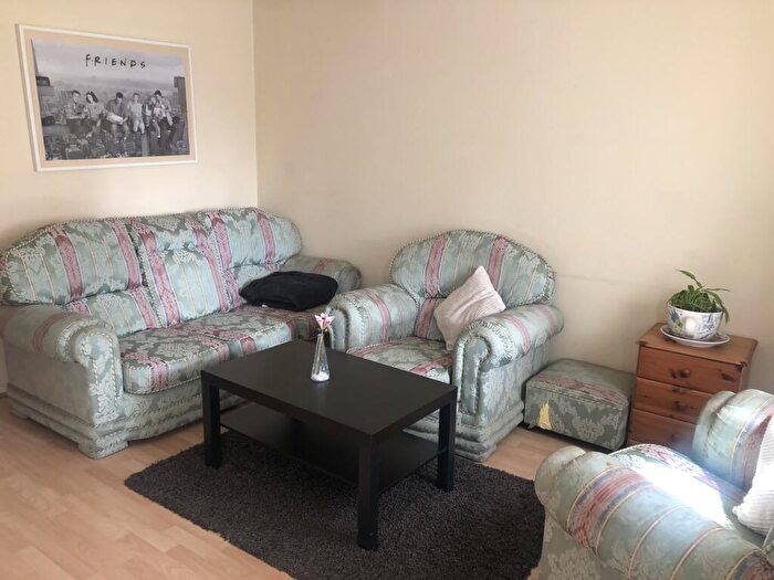 2 Bedroom Apartment To Rent In Chiffon Way, M3