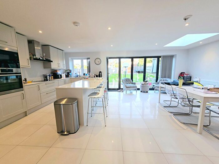 5 Bedroom Semi-Detached House To Rent In Chiltern Avenue, Bushey, WD23