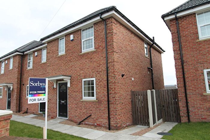 3 Bedroom Town House To Rent In The Dards, Off Pontefract Road, Cudworth, S72