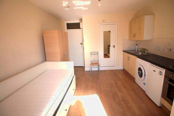 Studio To Rent In Green Lanes, N13