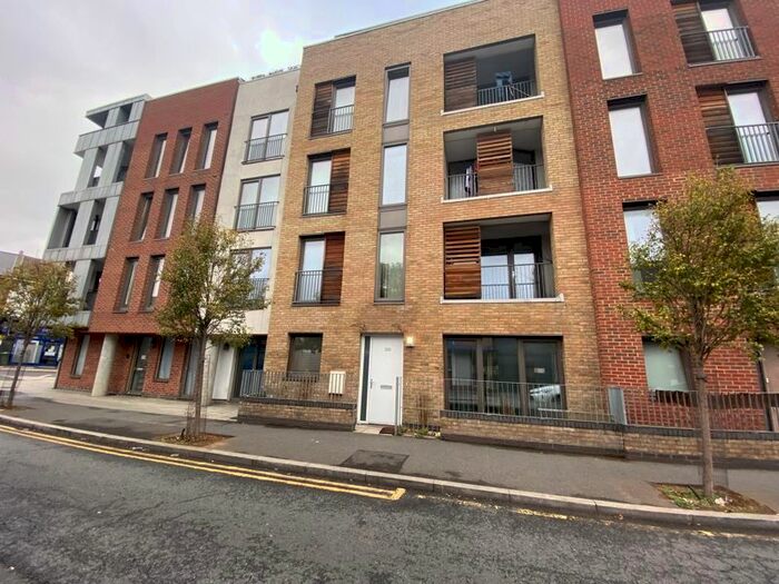 2 Bedroom Flat To Rent In Katherine Road, East Ham, E6