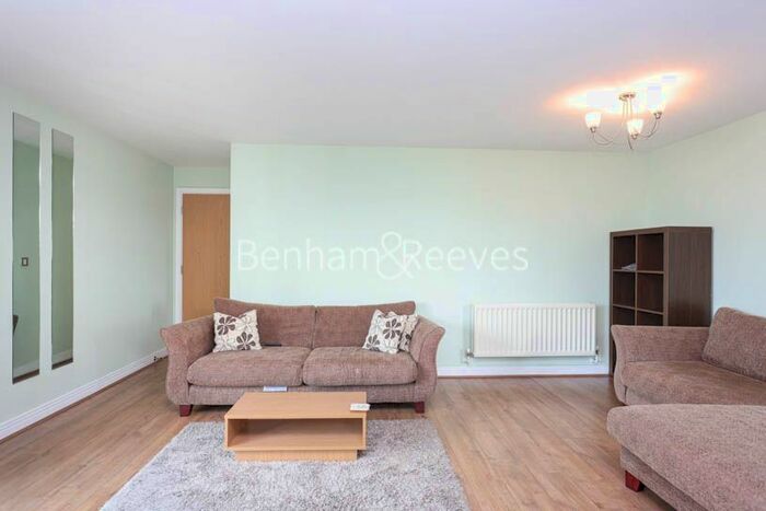 2 Bedroom Flat To Rent In Erebus Drive, Woolwich, SE28