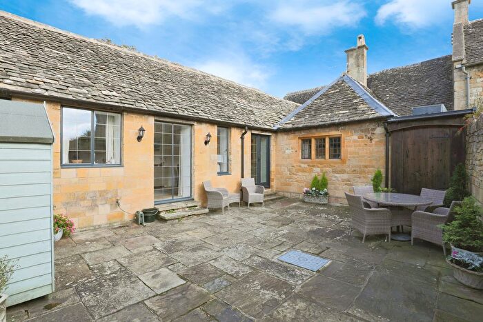 2 Bedroom Cottage For Sale In High Street, Broadway, Worcestershire, WR12