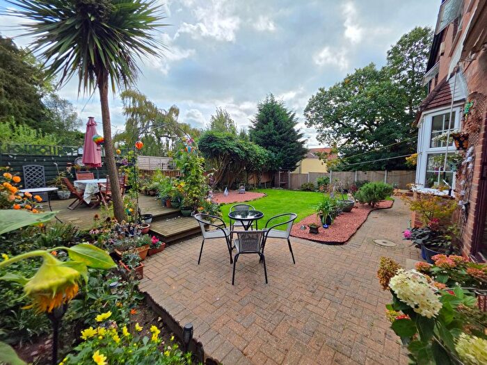 3 Bedroom Detached House For Sale In Crackle Hill, Westwoodside, DN9