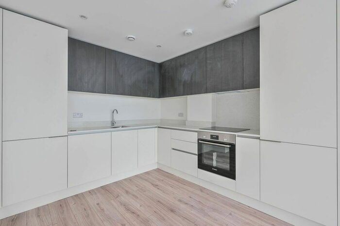 2 Bedroom Flat To Rent In Clements Lane, Ilford, IG1