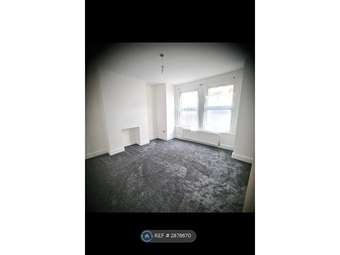 2 Bedroom Flat To Rent In Lenham Road, Thornton Heath, CR7