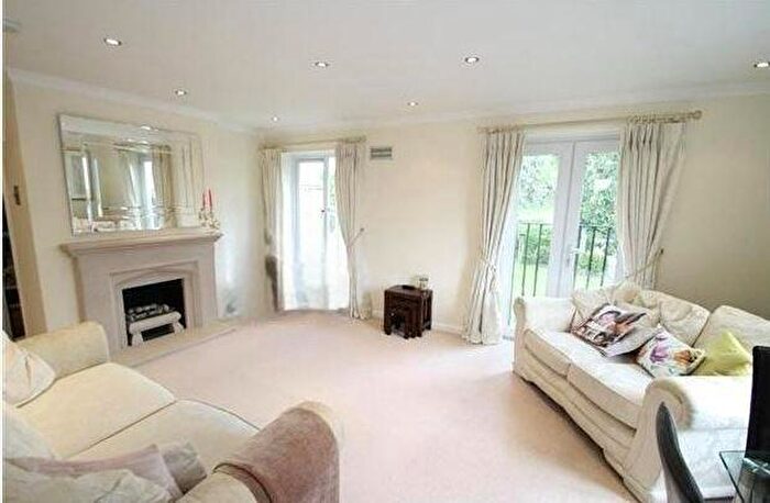 2 Bedroom Flat To Rent In Woodford Green, IG8