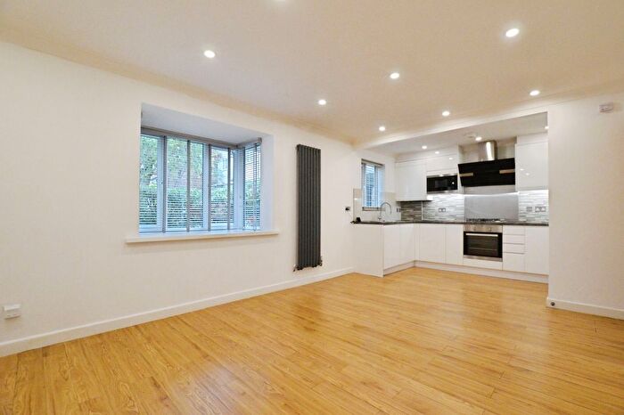 2 Bedroom Flat To Rent In Millers Rise, St Albans, AL1