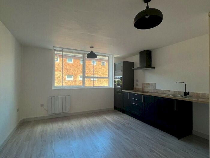 2 Bedroom Flat To Rent In Flat West Bars, Chesterfield, Derbyshire, S40
