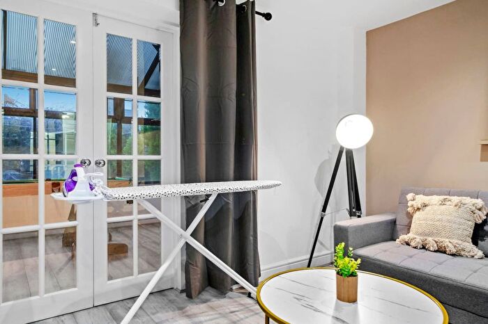 3 Bedroom Flat To Rent In Milton Keynes, MK10