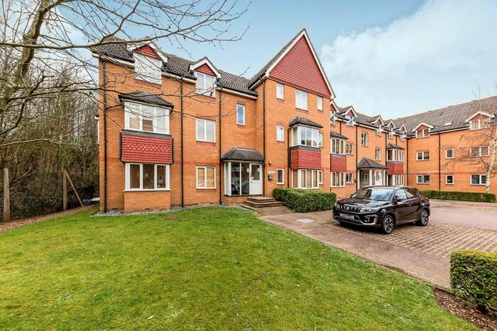 2 Bedroom Flat To Rent In Redoubt Close, Hitchin, Hertfordshire, SG4