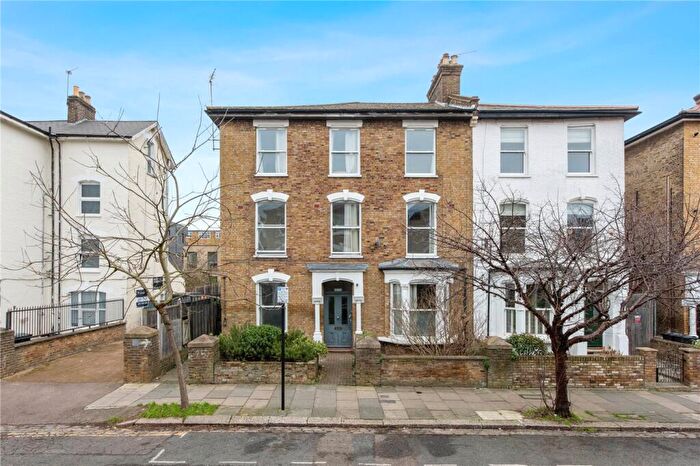3 Bedroom Apartment To Rent In Wilberforce Road, London, N4