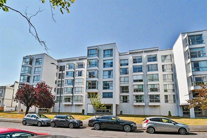 1 Bedroom Flat For Sale In Regency House, Newbold Terrace, Leamington Spa, CV32