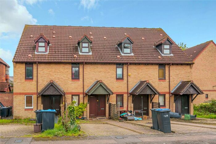 2 Bedroom Flat To Rent In Pilgrims Close, Palmers Green, London, N13