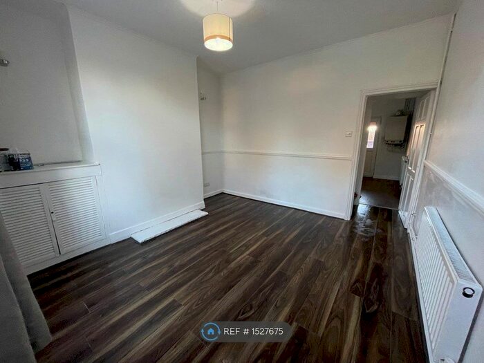 2 Bedroom End Of Terrace House To Rent In Mercian Way, Stockport, SK3