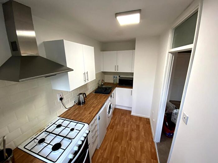 1 Bedroom Flat To Rent In Gleneagles Court, Muirfield Close, RG1