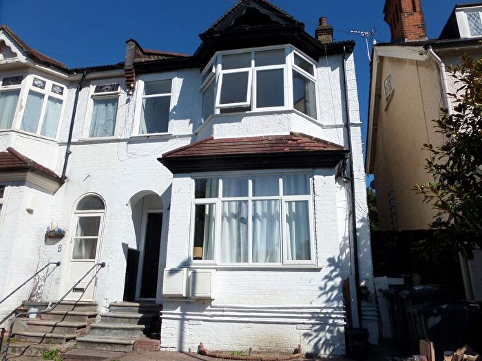 1 Bedroom Studio To Rent In Glossop Road, Sanderstead, South Croydon, Surrey, CR2