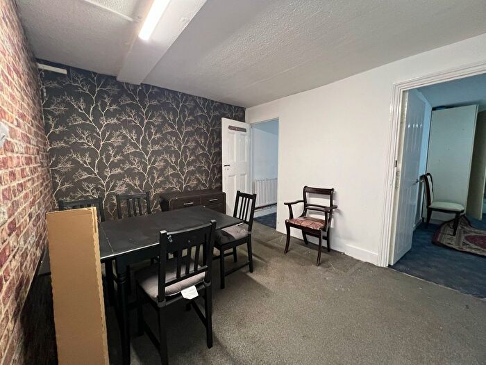 3 Bedroom Flat To Rent In Green Lane, Ilford, IG3