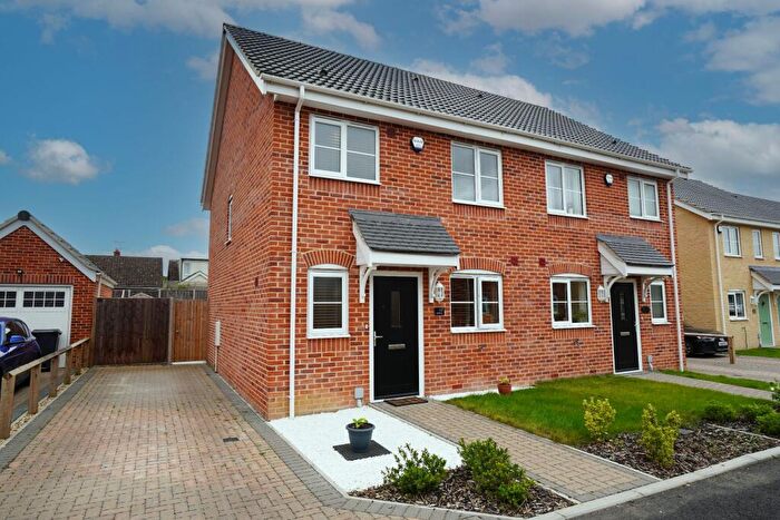 3 Bedroom Semi-Detached House For Sale In Hamilton Way, Bungay, NR35