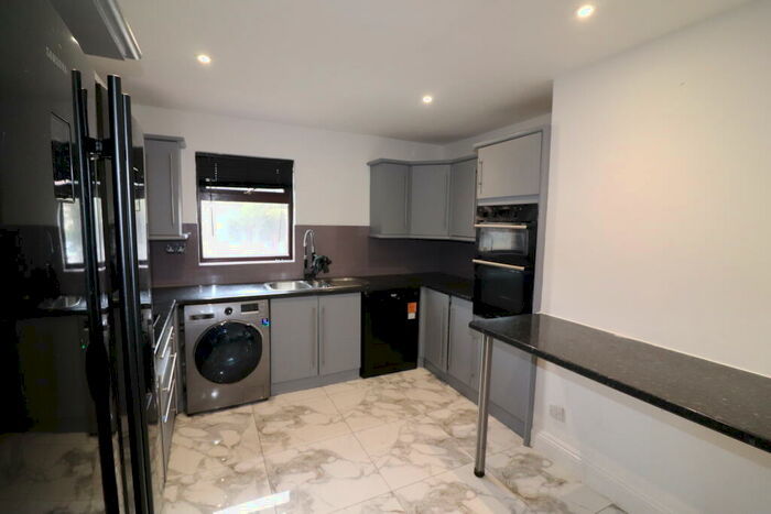 4 Bedroom House To Rent In Fanns Rise Purfleet, RM19