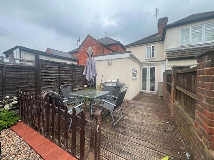 2 Bedroom Cottage To Rent In High Street, Crowthorne, RG45