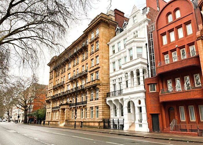2 Bedroom Flat For Sale In Hyde Park Place, London, W2