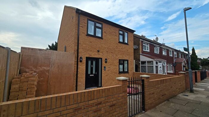 2 Bedroom End Of Terrace House To Rent In Bysouth Close, IG5