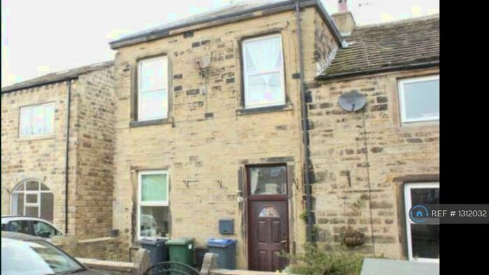 3 Bedroom Terraced House To Rent In Birkshead, Bradford, BD15