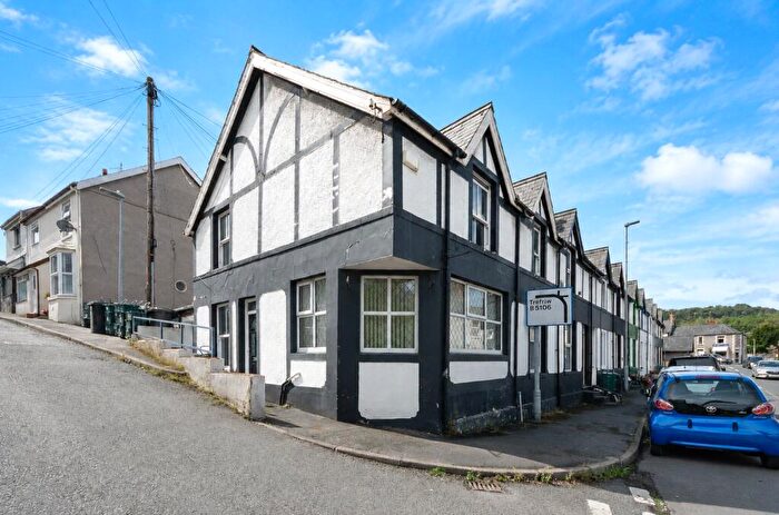 3 Bedroom End Of Terrace House For Sale In Madoc Terrace, Conwy, LL32