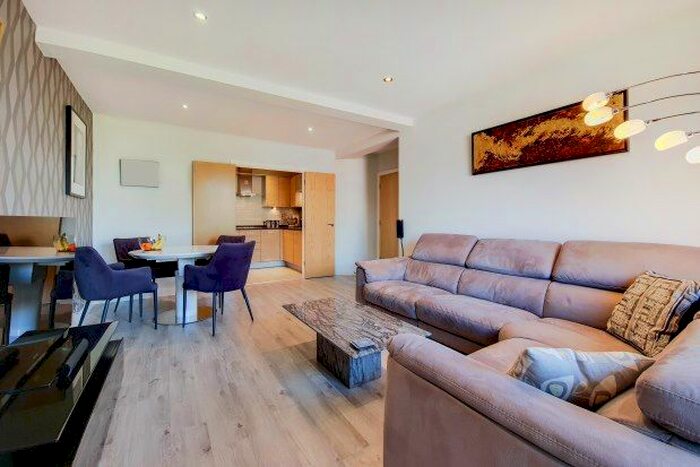 2 Bedroom Flat To Rent In Worple Road, London, SW19