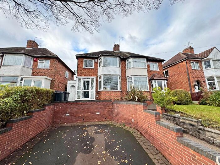 3 Bedroom Semi-Detached House For Sale In Steyning Road, Birmingham, B26