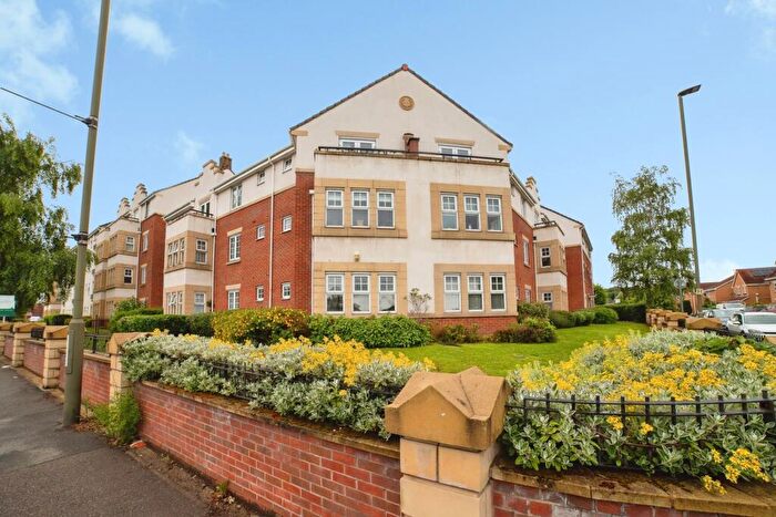 2 Bedroom Flat For Sale In Archdale Close, Chesterfield, Derbyshire, S40
