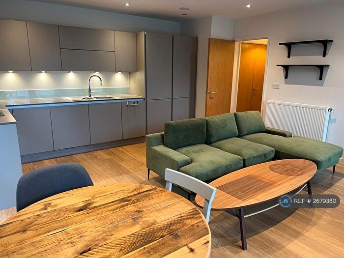 2 Bedroom Flat To Rent In Aura House, London, SW12