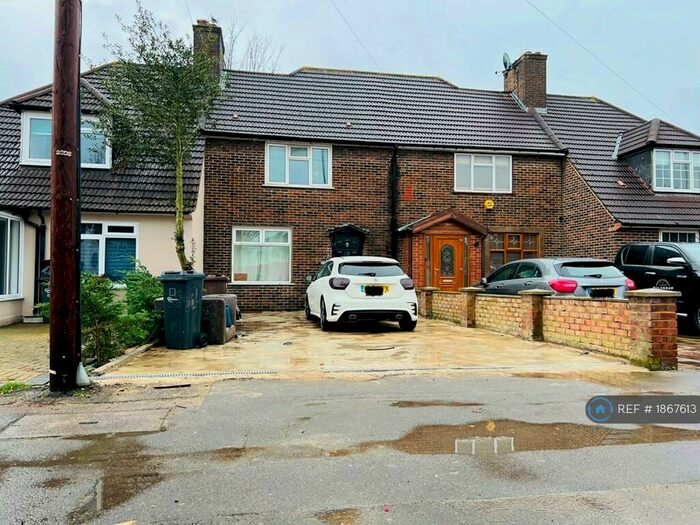 3 Bedroom Terraced House To Rent In Becontree Avenue, Dagenham, RM8