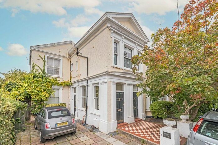 1 Bedroom Flat To Rent In Elfin Grove, Teddington, TW11