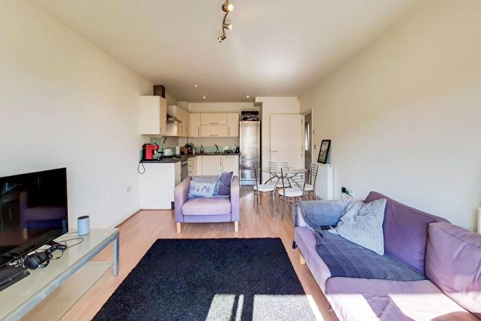 2 Bedroom Flat To Rent In Violet Road, Bow, London, E3