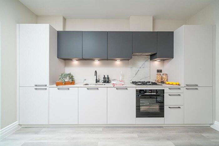 2 Bedroom Apartment For Sale In Knightswood Mansion, Berkhamsted, HP4