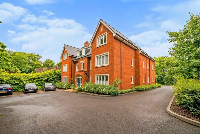 2 Bedroom Apartment To Rent In Amersham Road, High Wycombe, HP13