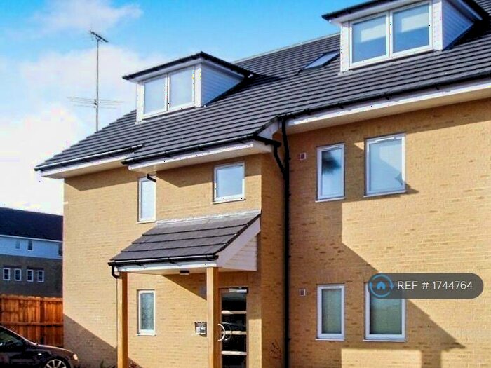 2 Bedroom Flat To Rent In Linden Court, Benfleet, SS7