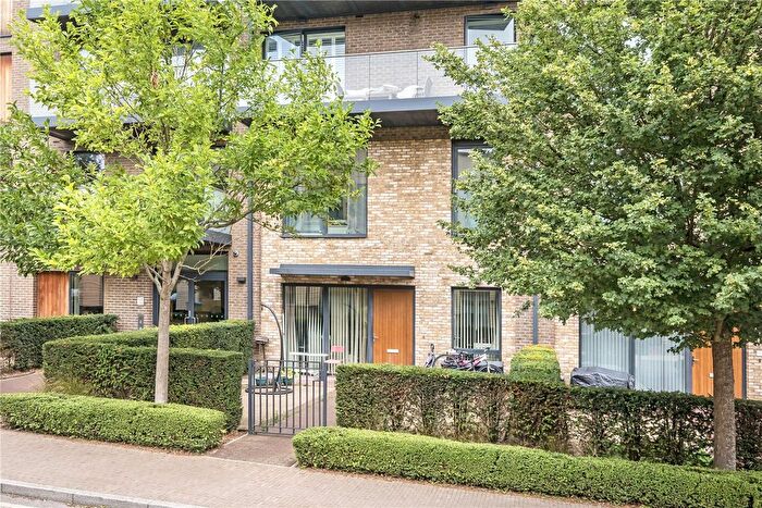 3 Bedroom Flat To Rent In Handley Drive, London, SE3