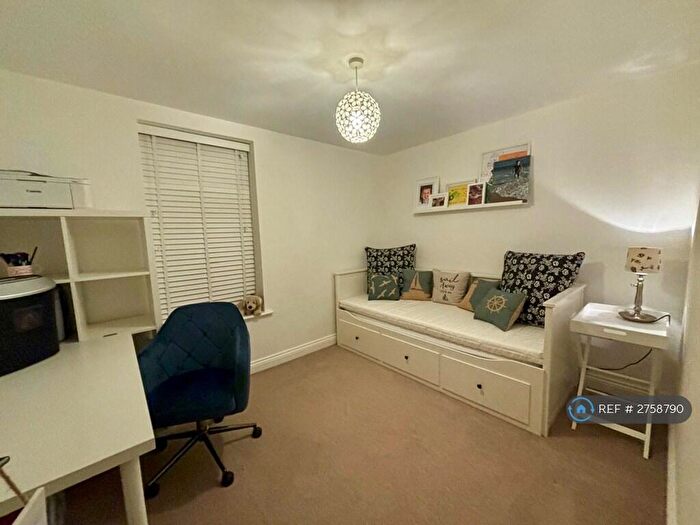 2 Bedroom Flat To Rent In Oliver Court, Bournemouth, BH5