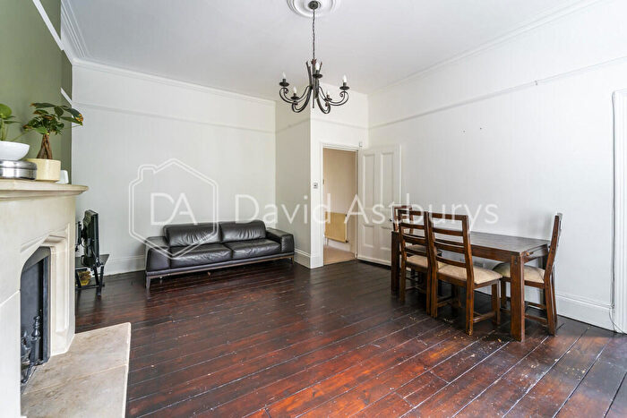 2 Bedroom Apartment To Rent In Abbey Road, West Hampstead, London, NW6