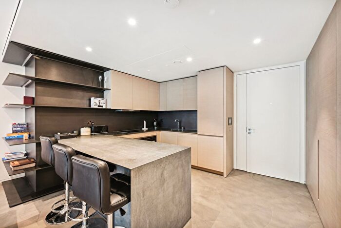 2 Bedroom Flat To Rent In Buckingham Palace Road, Westminster, SW1W
