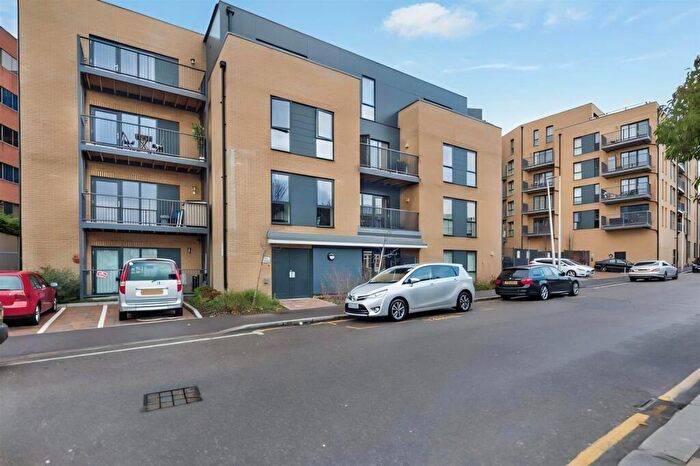 2 Bedroom Apartment For Sale In Clarence Avenue, Ilford, IG2
