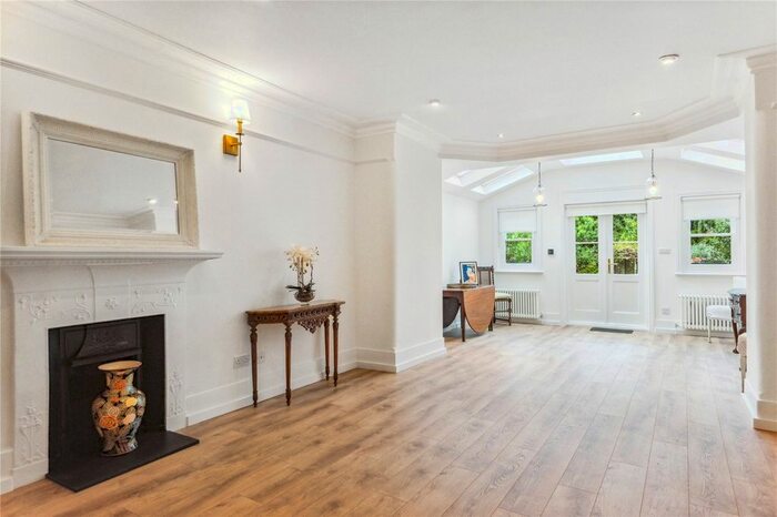 2 Bedroom Flat To Rent In Marchmont Road, Richmond, TW10