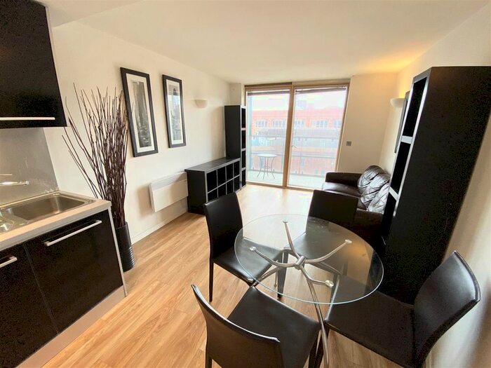 2 Bedroom Flat To Rent In Wellington Street, Leeds, West Yorkshire, Uk, LS1