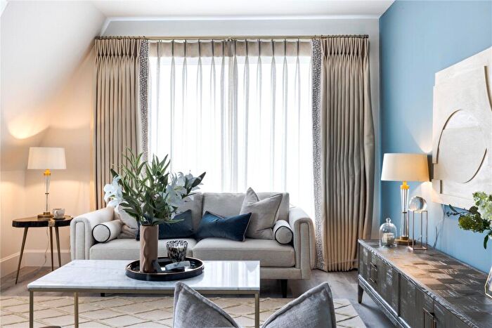 1 Bedroom Flat For Sale In Jubilee Gardens, Oatlands Drive, Weybridge, KT13