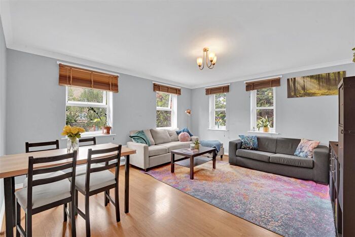2 Bedroom Flat For Sale In Glandford Way, Chadwell Heath, Romford, RM6