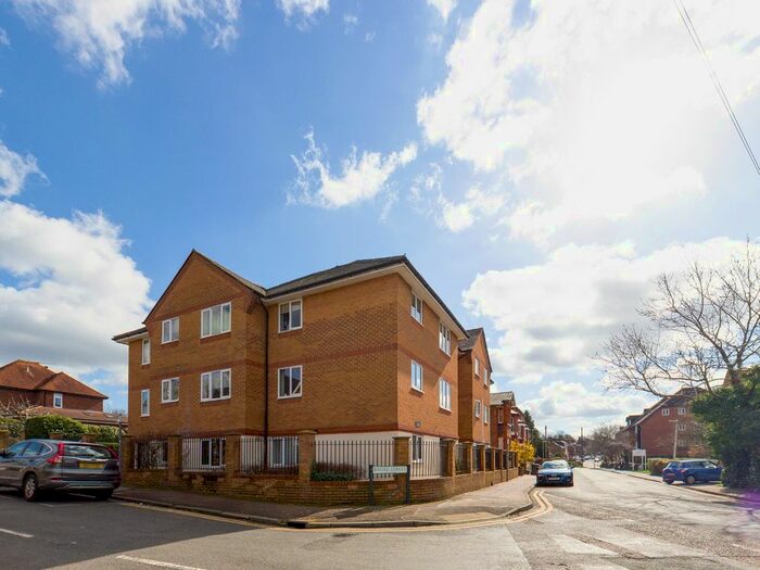 1 Bedroom Flat To Rent In Alexandra Court, Alexandra Road, Hemel Hempstead, Hertfordshire, HP2